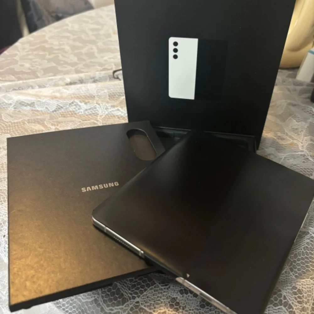 Samsung Galaxy ZFold 5 cream -unlocked 256 GB